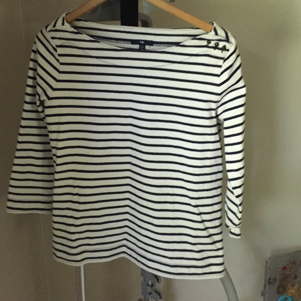 Gap thicker cotton striped top. Navy and white.
